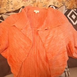 Sweater with short sleeves.